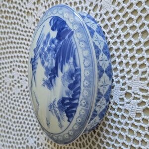 VINTAGE OVAL DECANTER WITH LID